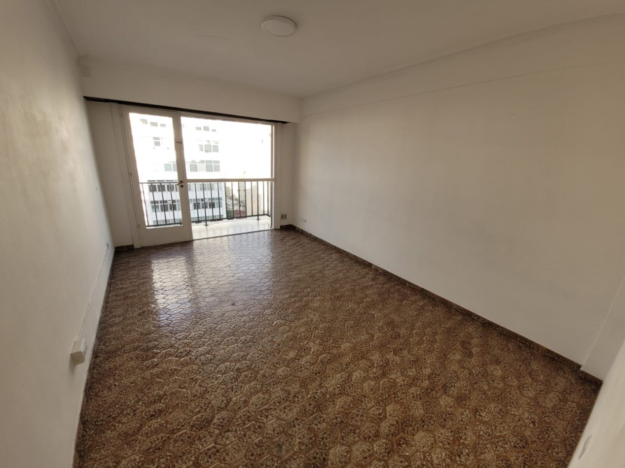 DEPARTAMENTO 2 AMBIENTES CON BALCON A LA CALLE