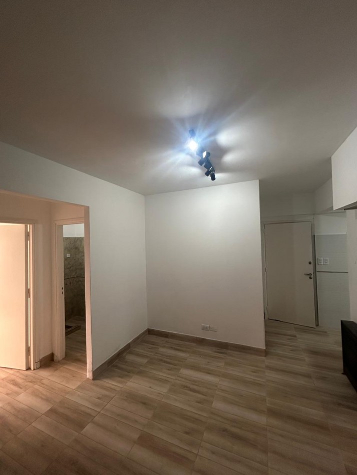 DEPARTAMENTO 2 AMBIENTES CON BALCON A LA CALLE