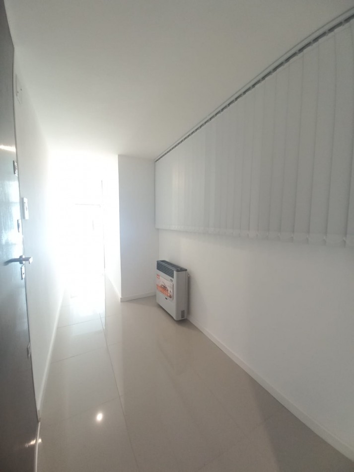 Departamento de 3 ambientes a la calle con balcon 