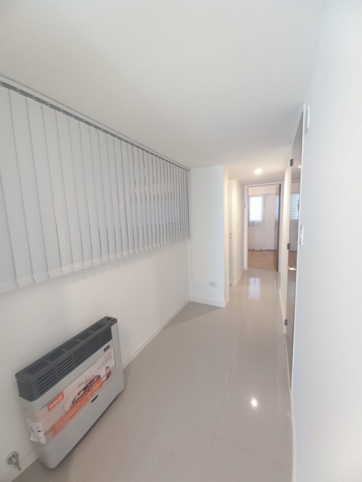 Departamento de 3 ambientes a la calle con balcon 