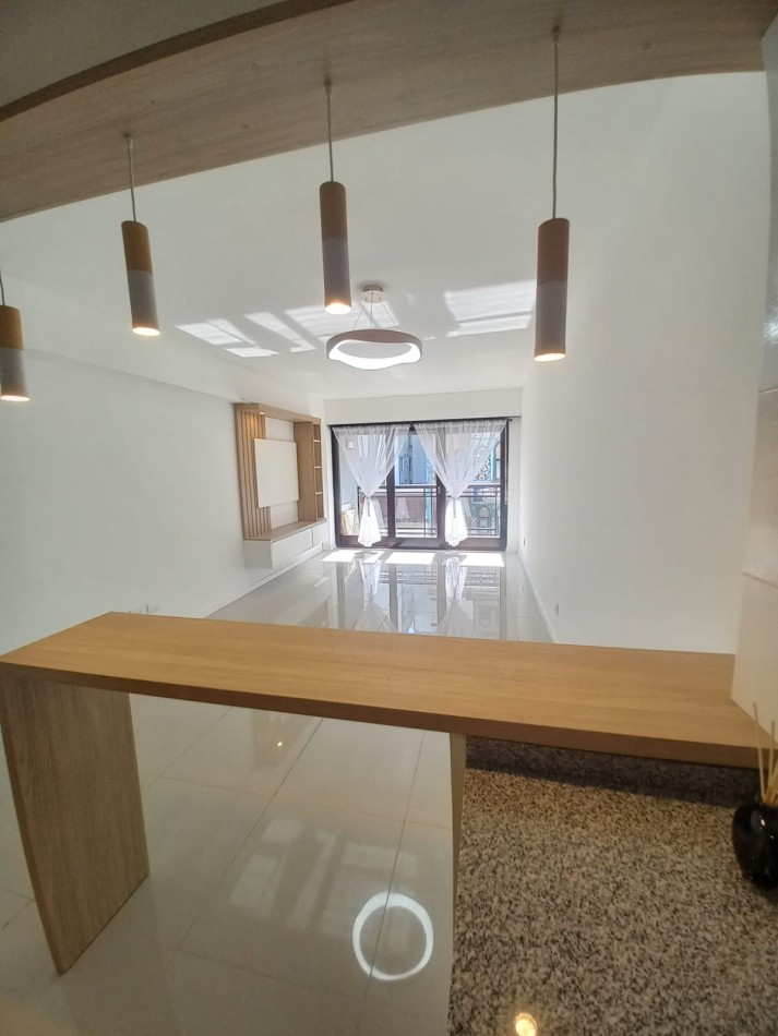 Departamento de 3 ambientes a la calle con balcon 